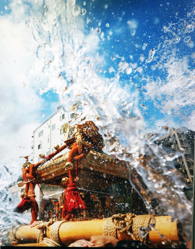 深濵の神輿に水がかかる瞬間
