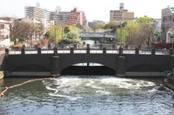 横十間川親水公園　水門橋