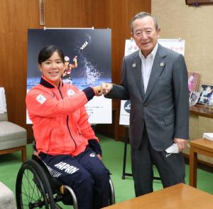 区長室を訪問