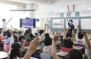 区報令和5年新年特集号2・3面小学校出前講座