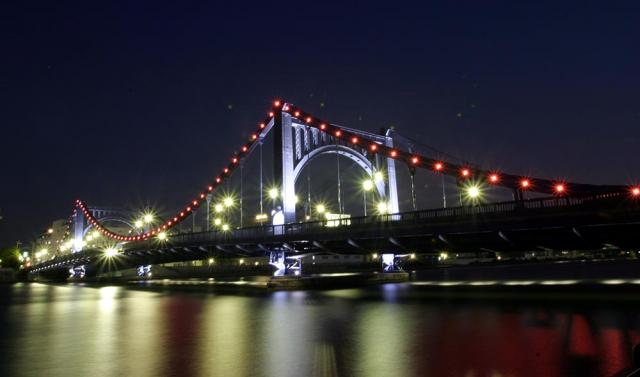 ライトアップされた夜の清洲橋