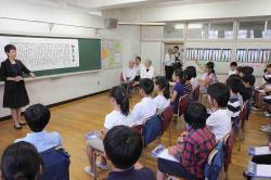 俳句授業の様子（区立越中島小学校での天皇皇后両陛下 行幸啓）