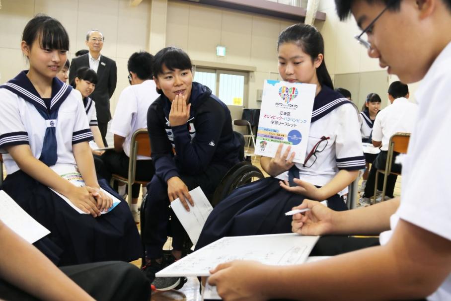 リーフレットを活用した公開授業の様子（令和元年6月27日）