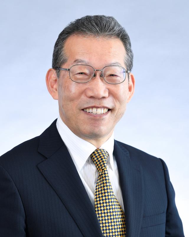 講師