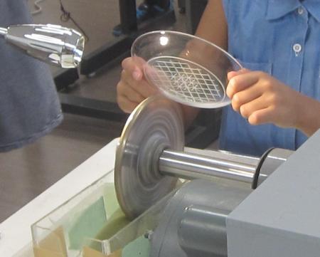 江戸切子体験の様子