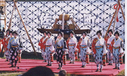 民俗芸能大会での富岡八幡の手古舞の実演