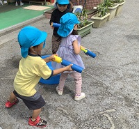 3歳児クラス水遊びの様子