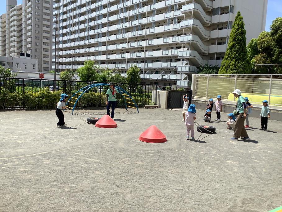 5歳児ボール運び