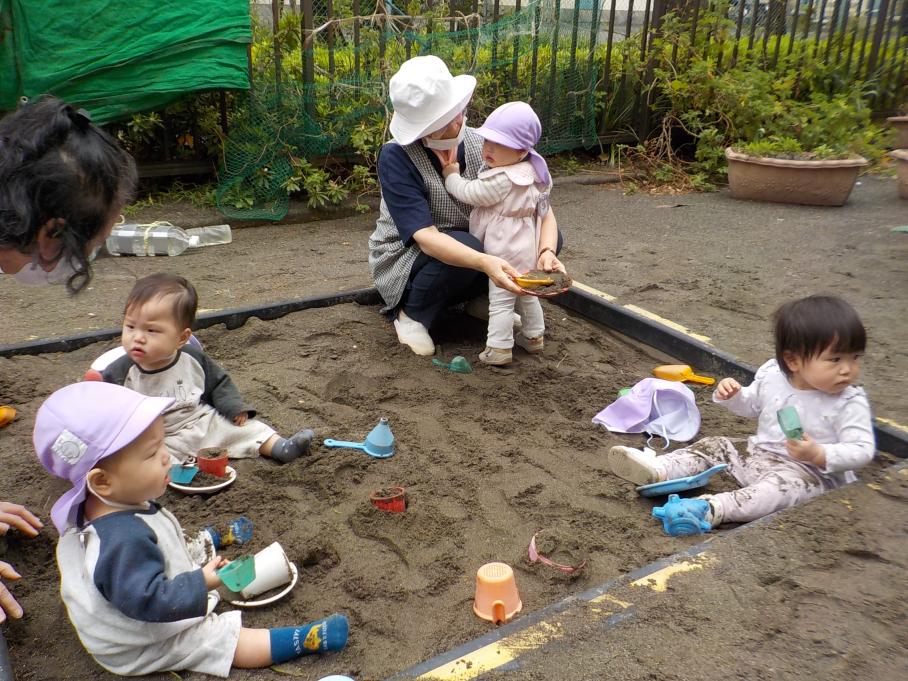 乳児園庭遊び2