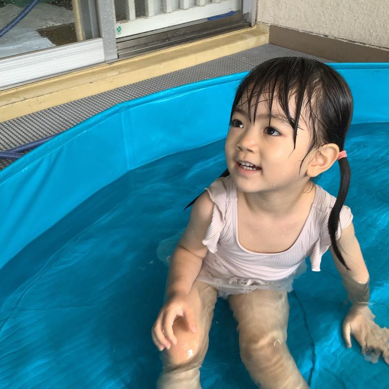 プールを楽しんでいる様子