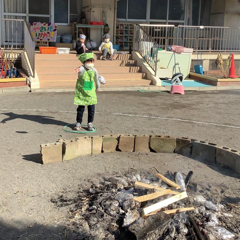 サツマイモを入れる様子