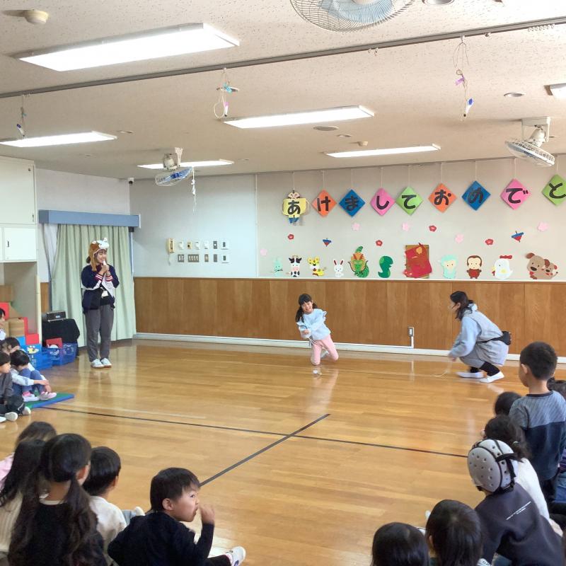 集会に参加する様子