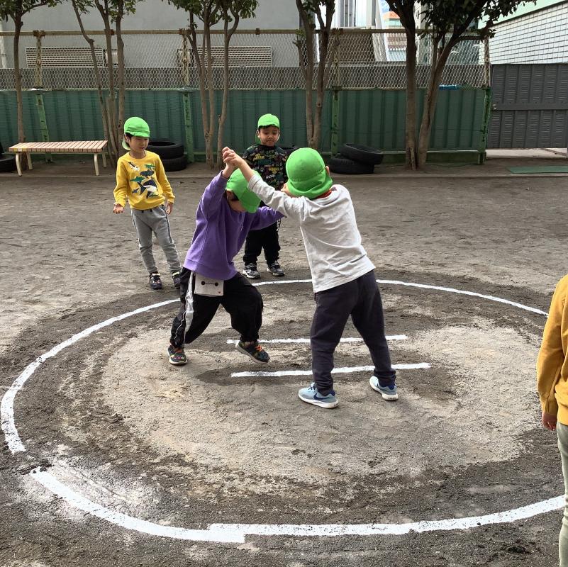 幼児　ほっぷ　押す①