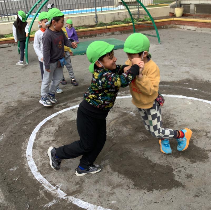 幼児　ほっぷ　押す②