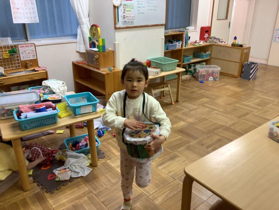 4才 手作り楽器を使って…