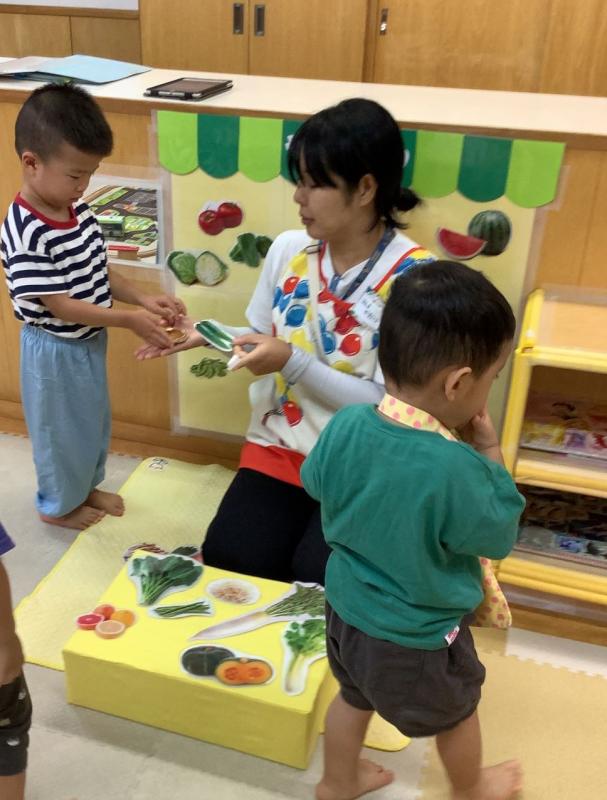 2歳八百屋さんごっこ トリミング前.jpg
