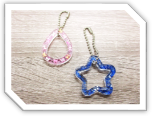 2月つくってみよう「レジンでキーホルダー」サンプル