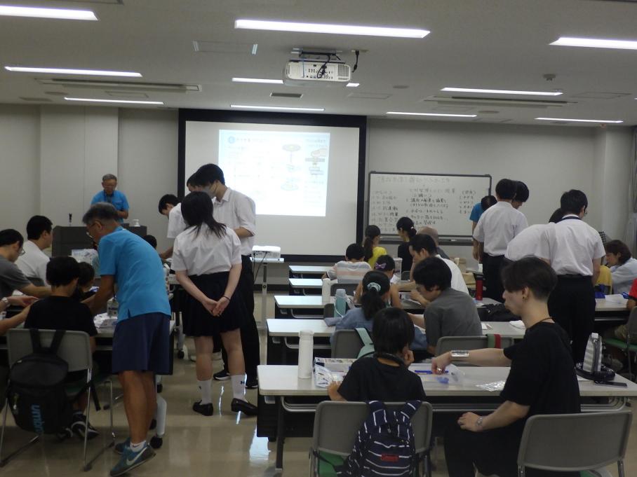 親子でソーラーカー工作~ノーベル賞受賞大村智博士のミニ授業あり~4