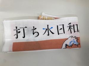 （参考）昨年の打ち水プレゼント（手ぬぐいハンカチ）