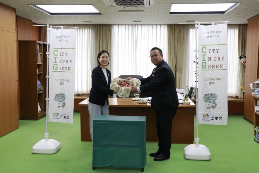 R7チューリップ寄贈式