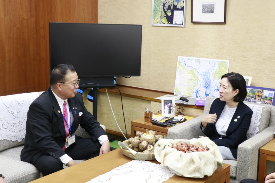 R7チューリップ寄贈式