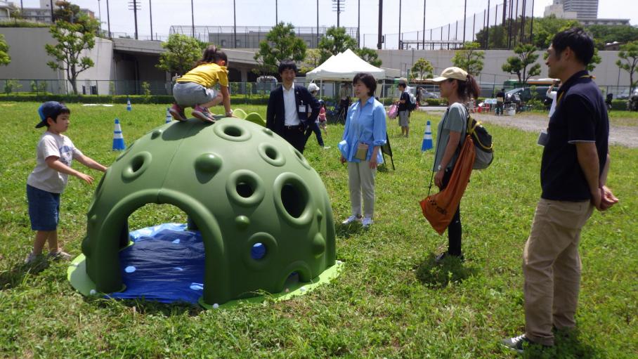 インクルーシブ遊具(区長)