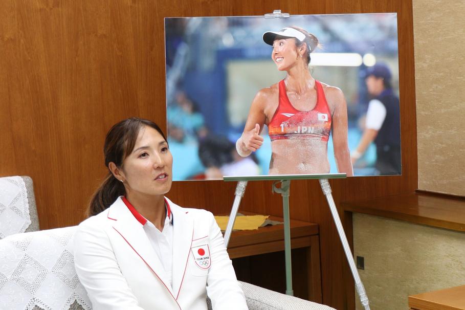 24年ぶり16強・長谷川暁子選手が区長を表敬訪問-1