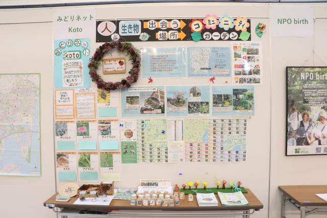 壁の展示の様子2
