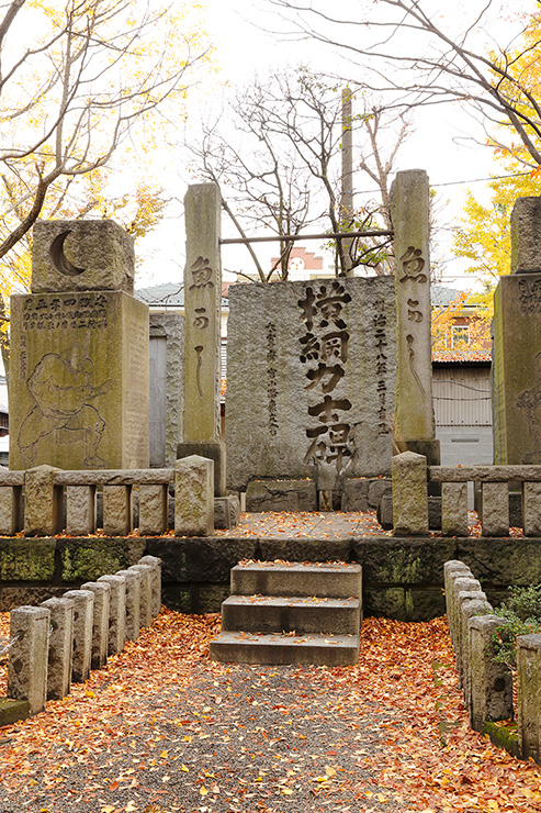 富岡八幡宮横綱力士碑