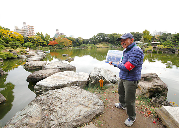 清澄庭園ガイド倶楽部会長の三木芳樹さんの写真